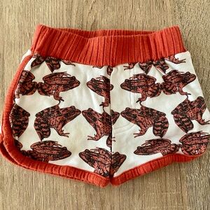 Kate Quinn retro frog shorts